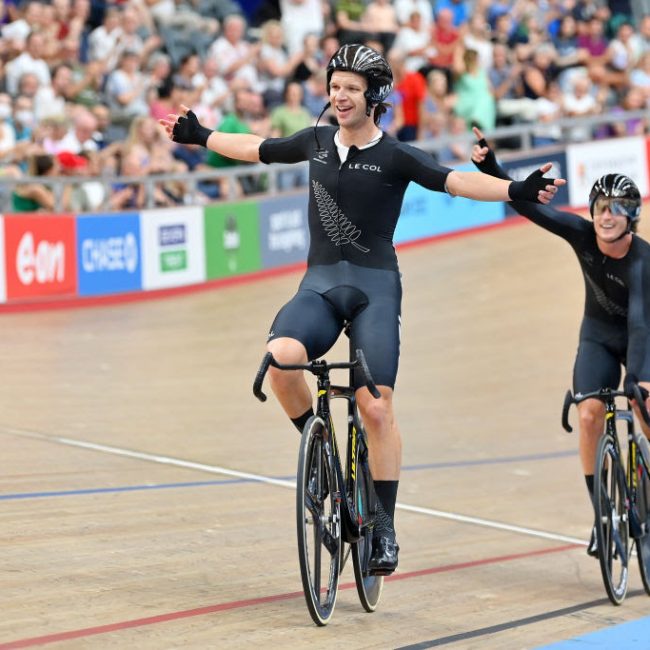 LONDON, ENGLAND - AUGUST 01: Aaron Gate of Team New Zealand celebrates winning Gold in the Men's 40km Points Race on day four of the Birmingham 2022 Commonwealth Games at Lee Valley Velopark Velodrome on August 01, 2022 on the London, England. (Photo by Justin Setterfield/Getty Images)